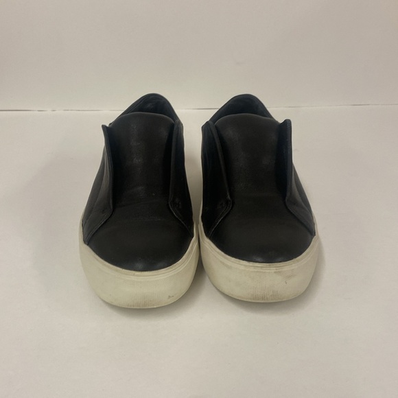 J Slide soft Black Leather slides.  Slip ins no shoe laces size 6 white soles - Picture 6 of 6